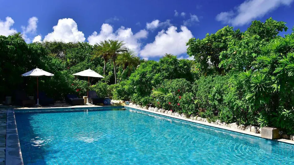 Hotel Breeze Bay Marina
