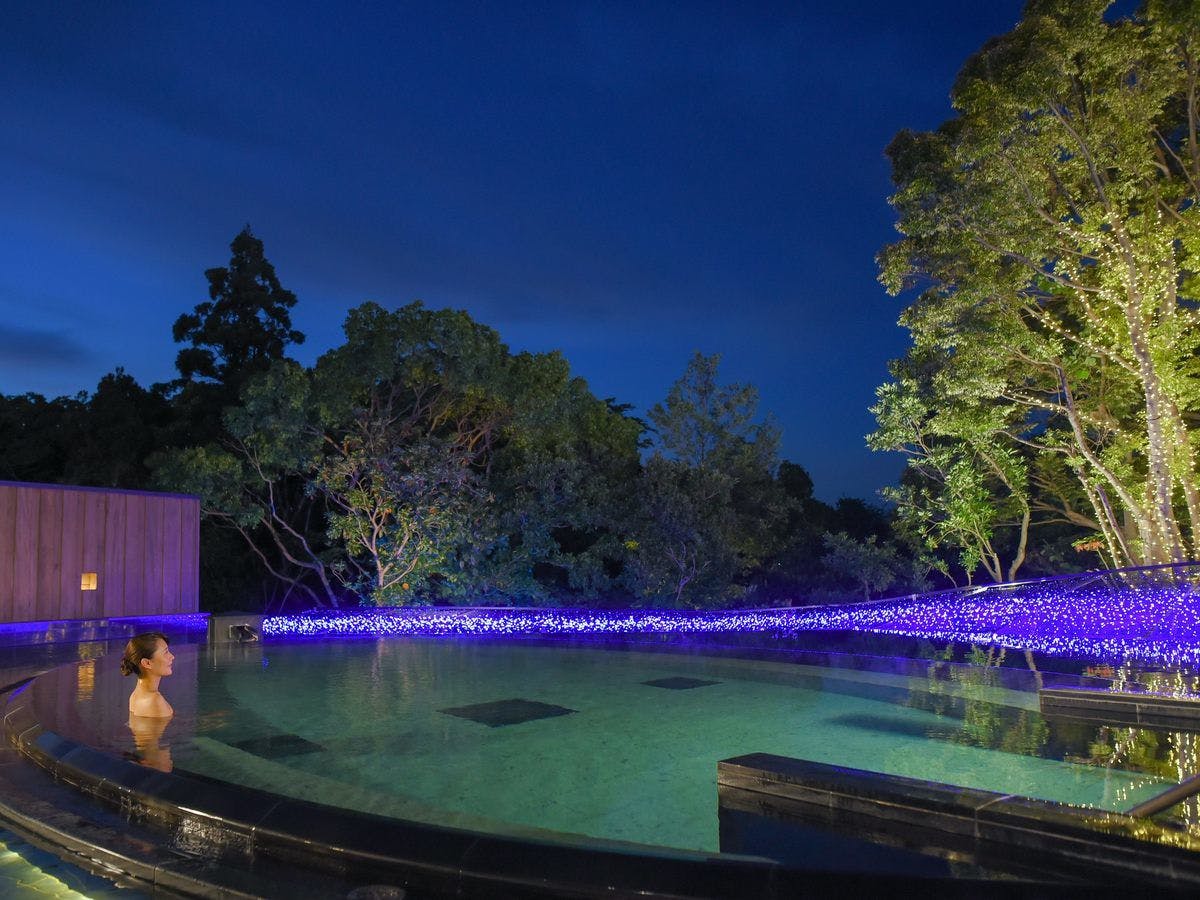 【ห้องอาบน้ำรวมและบ่อน้ำร้อนกลางแจ้ง】