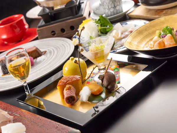 【ส่วนลดล่วงหน้า 60・อาหารญี่ปุ่น (วะโชกุ)】<รวมบัตรกำนัลใช้ในโรงแรมมูลค่า 1000 เยน> เพลิดเพลินกับอาหารรสเลิศที่ใช้วัตถุดิบท้องถิ่นและรสชาติของฤดูกาล!