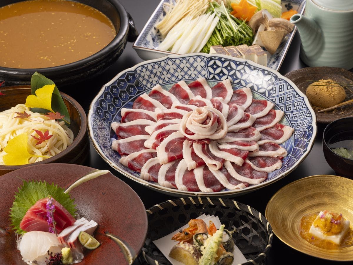 【อาหารญี่ปุ่น “คามิชิมะ”】ไคเซกิหม้อสุกี้ยากี้มิโซะเนื้อหมูป่าจากจังหวัดวากายามะ ＜ประสบการณ์ลิ้มรสตามฤดูกาล＞