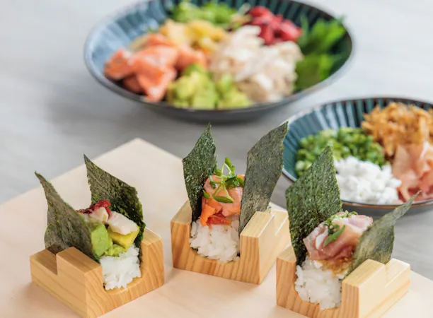 朝食:お客様の目の前で握るおむすび