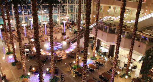 【แนะนำตามฤดูกาล】เอเทรียมสูง 50 ม. บรรยากาศรีสอร์ตเต็มอิ่ม! บุฟเฟต์ของรีสอร์ตที่เหมาะสำหรับครอบครัว/รวมอาหาร 2 มื้อ