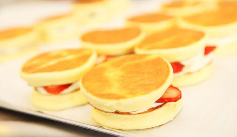 【นุ่มฟู】ขนมหวานสูตรเฉพาะของโรงแรม "ชีโดระ" 2 ชิ้น／รวมอาหารเช้า