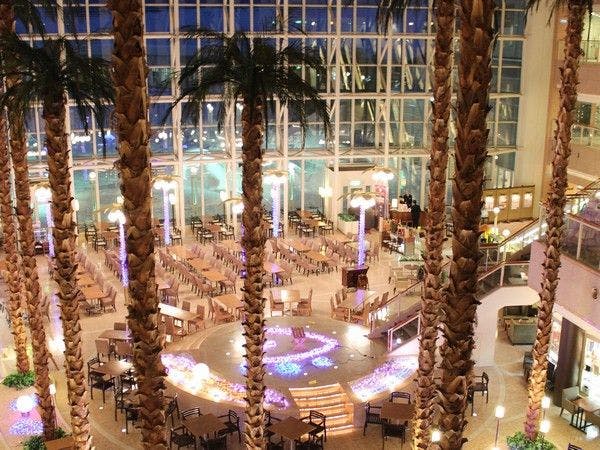 【พักระยะสั้น / เช็คเอาท์เวลา 9 โมงเช้า】รวมบุฟเฟ่ต์อาหารเย็นและเช้า บัตรใช้สระว่ายน้ำ & น้ำพุร้อน / รวมอาหาร 2 มื้อ