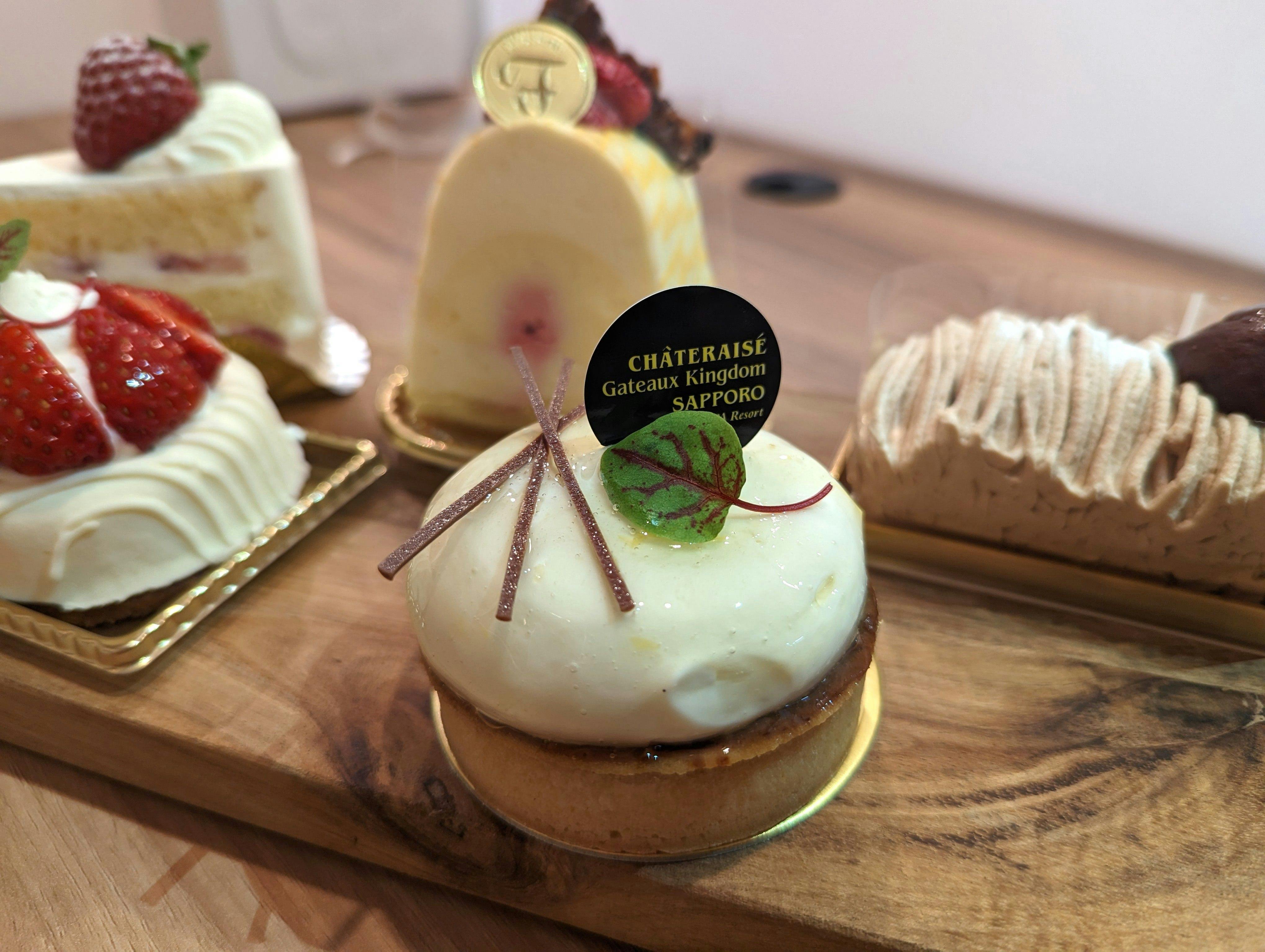 【เชฟขนมหวานพิเศษ】＝ช่วงเวลาแห่งความสุขกับของหวาน＝ "ชุดเค้ก 2 ชนิดที่เลือกได้" พร้อมอาหารเช้า