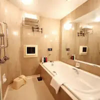 ห้องน้ำระดับดีลักซ์ (พร้อมทีวี)