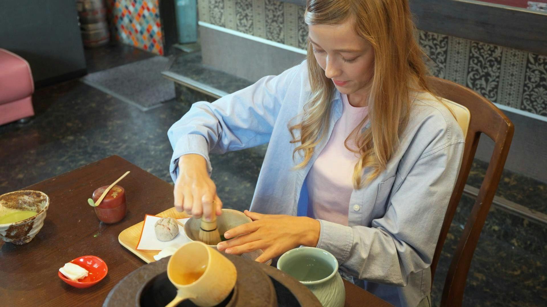 抹茶体験　「茶カフェ＆ダイニング 桜里」