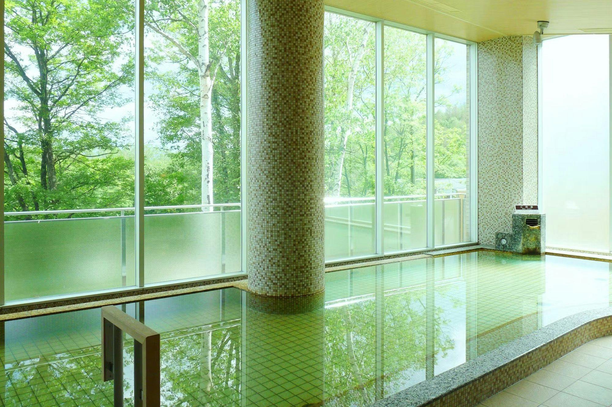 富良野温泉紫彩の湯