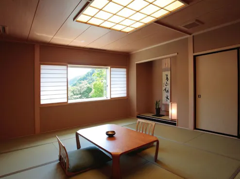 【Bilik Jepun dan Barat dengan tab mandi pemandangan (90m²) - Contoh】