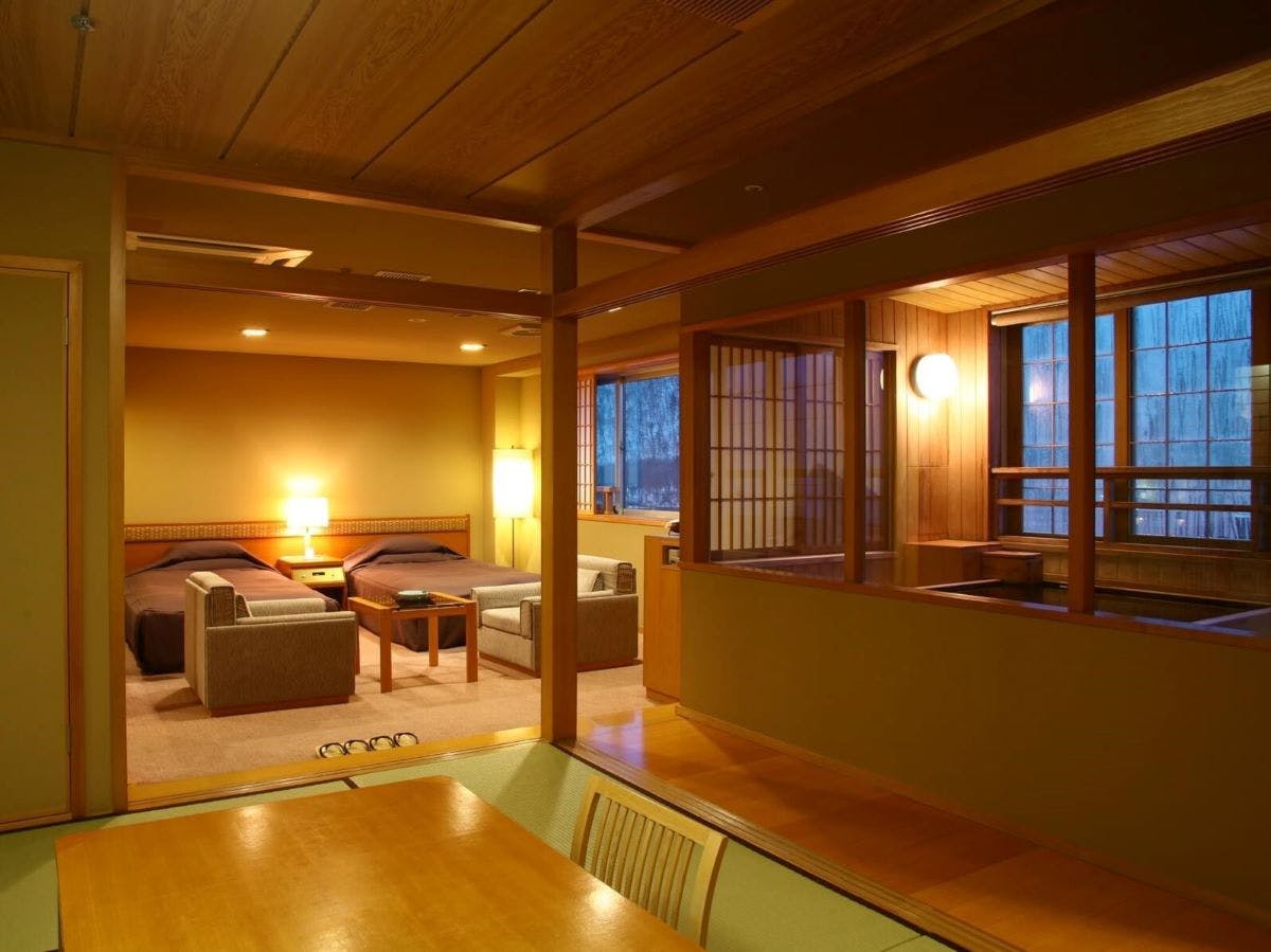 Kamar Twin Gaya Jepang dan Barat dengan Pemandian Panorama (60m²) - Contoh.