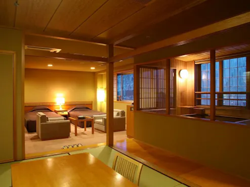 Kamar Twin Gaya Jepang dan Barat dengan Pemandian Panorama (60m²) - Contoh.