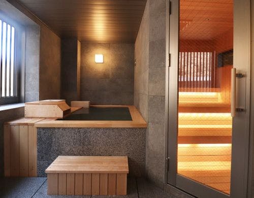 【サウナ＆展望風呂付洋室（75平米）】