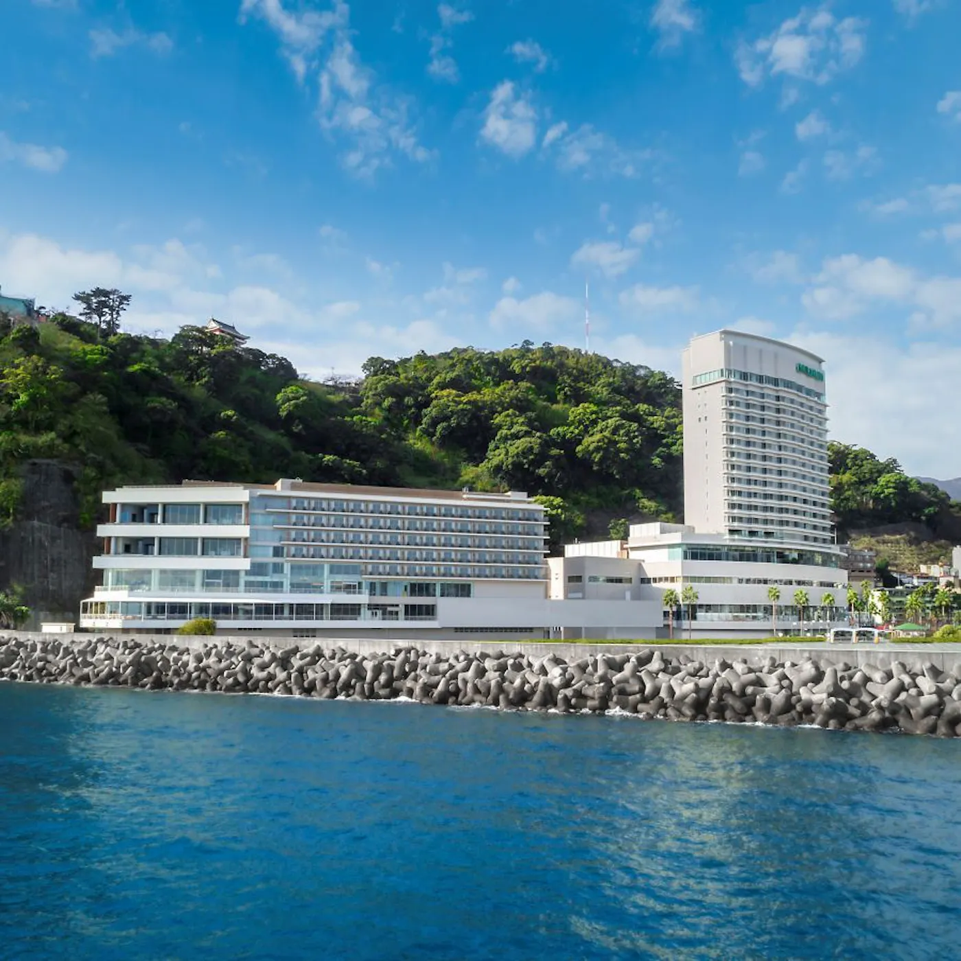 熱海後楽園ホテル:海側から見たホテル外観