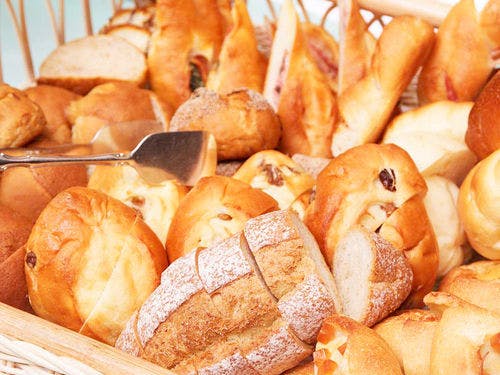 朝食ブッフェのパン