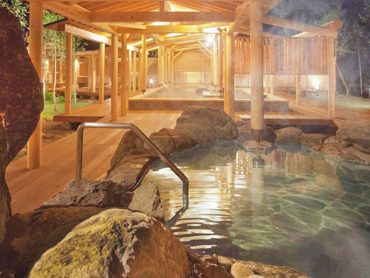 【น้ำพุร้อน Appi “Shirakaba no Yu”】 อ่างอาบน้ำกลางแจ้ง (ฤดูร้อน)