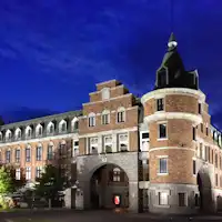 ภายนอก: ยามค่ำคืนเพิ่มบรรยากาศที่แปลกใหม่