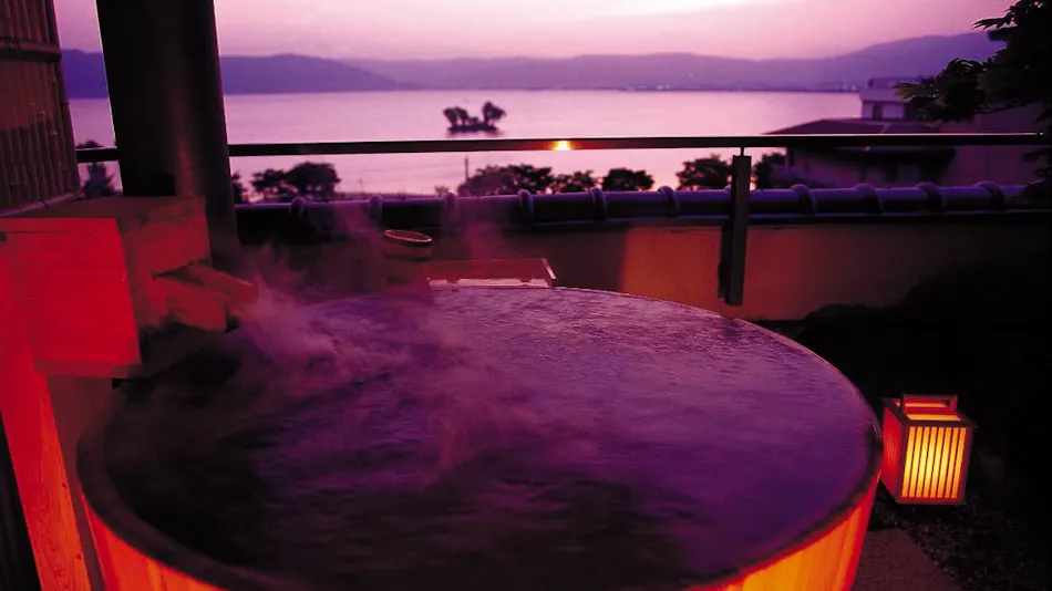 Shinshu Kamisuwa Onsen Hotel Saginoyu, an Inn with Amber-Colored Private Hot Spring Source