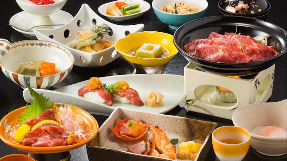 Shinshu Kamisuwa Onsen Hotel Saginoyu, an Inn with Amber-Colored Private Hot Spring Source