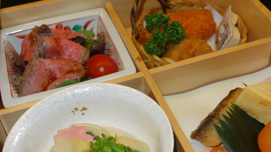 Shinshu Kamisuwa Onsen Hotel Saginoyu, an Inn with Amber-Colored Private Hot Spring Source