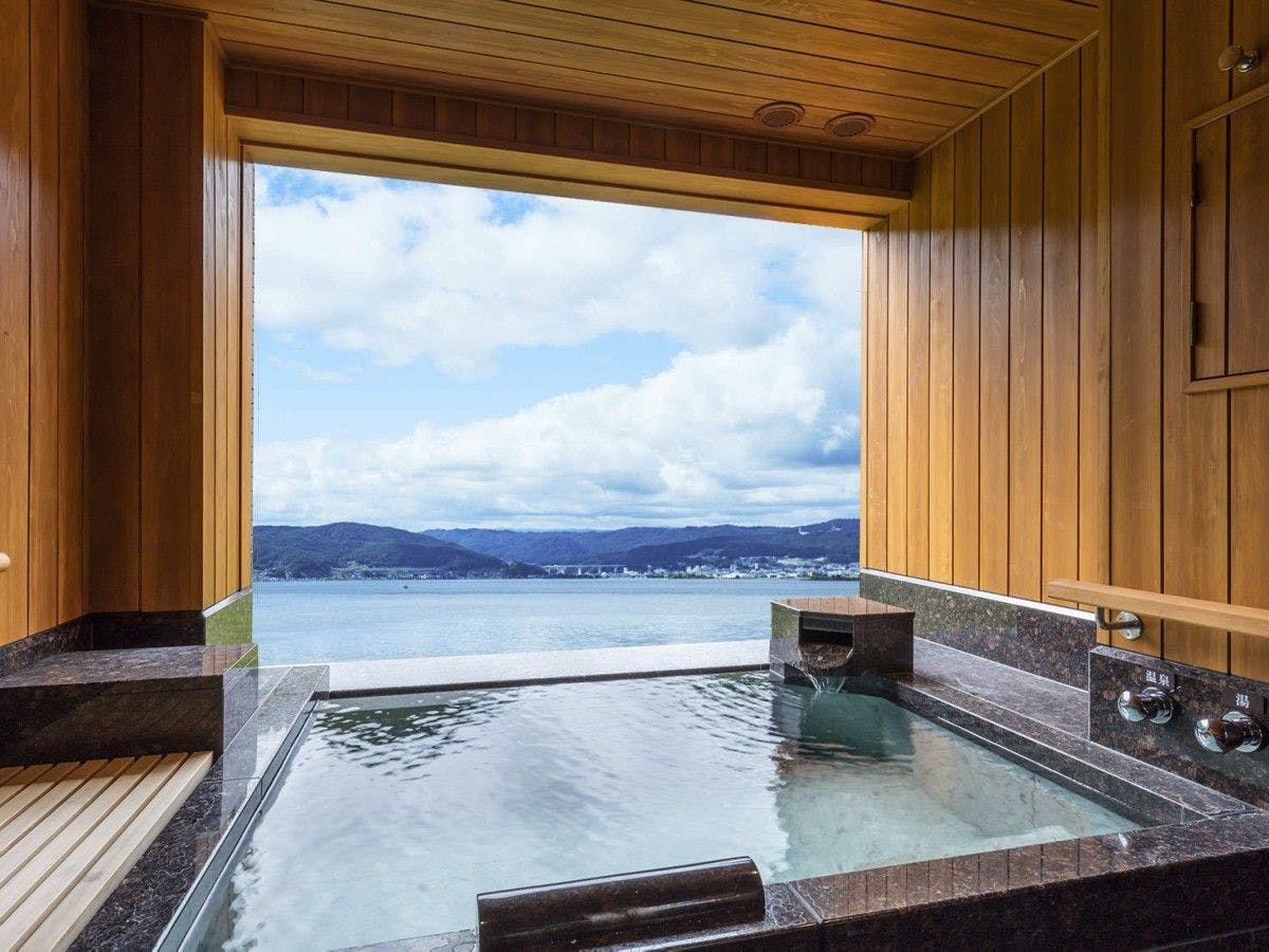 信州・上諏訪温泉 琥珀色の自家源泉を持つ宿「ホテル鷺乃湯」 - 自家