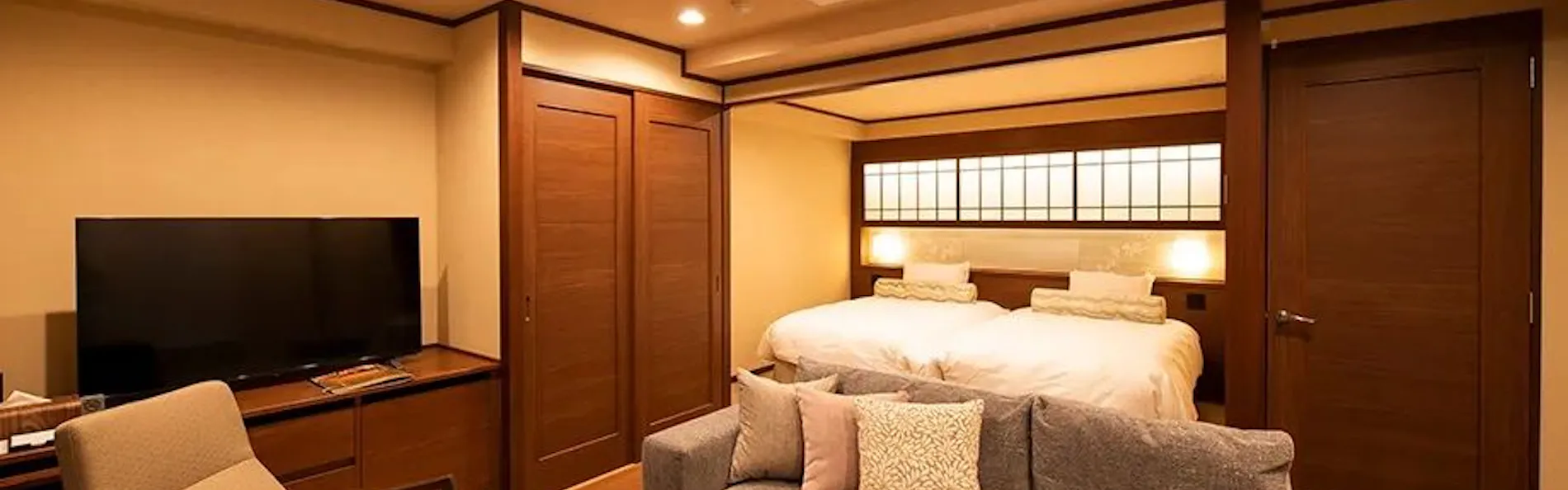 信州・上諏訪温泉 琥珀色の自家源泉を持つ宿「ホテル鷺乃湯」