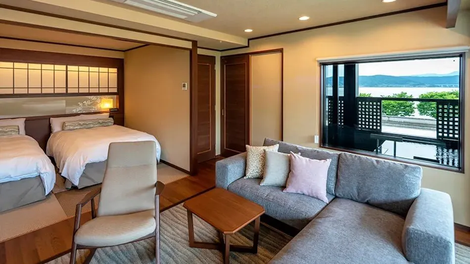 Shinshu Kamisuwa Onsen Hotel Saginoyu, an Inn with Amber-Colored Private Hot Spring Source
