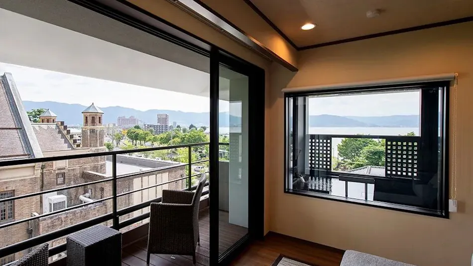 Shinshu Kamisuwa Onsen Hotel Saginoyu, an Inn with Amber-Colored Private Hot Spring Source
