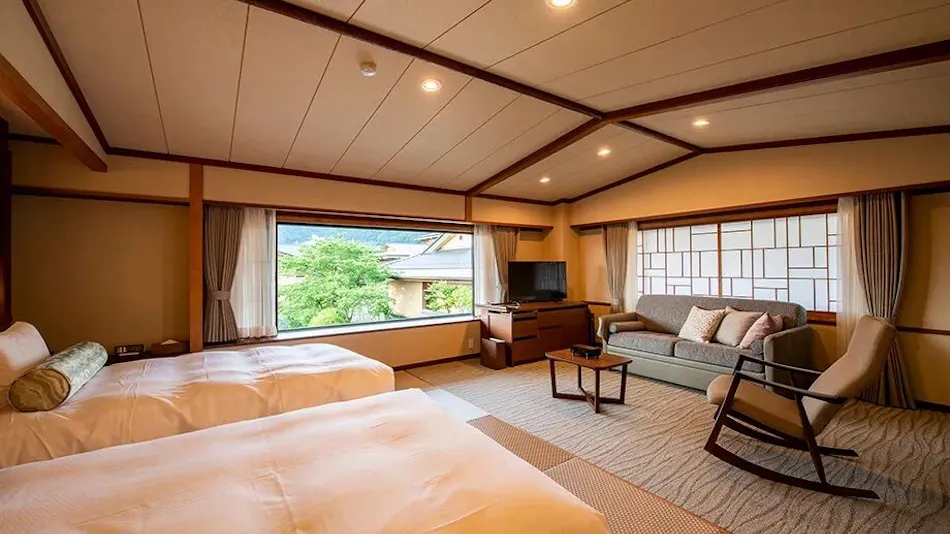 Shinshu Kamisuwa Onsen Hotel Saginoyu, an Inn with Amber-Colored Private Hot Spring Source