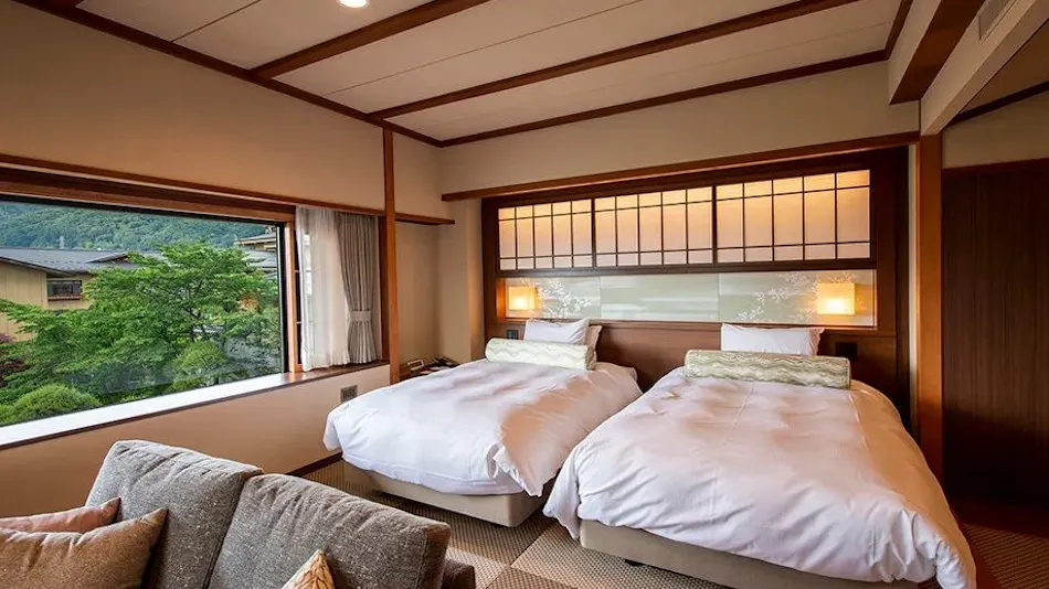 Shinshu Kamisuwa Onsen Hotel Saginoyu, an Inn with Amber-Colored Private Hot Spring Source