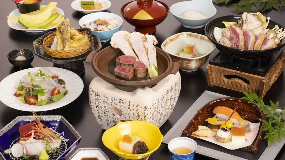Shinshu Kamisuwa Onsen Hotel Saginoyu, an Inn with Amber-Colored Private Hot Spring Source