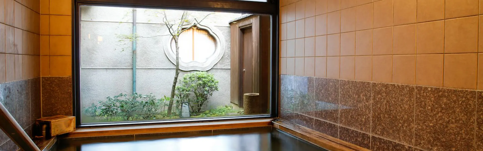 さるさわ池 よしだや