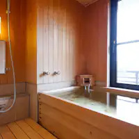 อ่างอาบน้ำกึ่งกลางแจ้ง