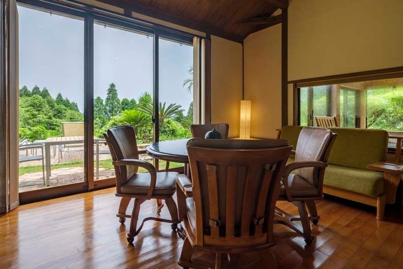 温泉水プール＆洋室の　リビング　一例