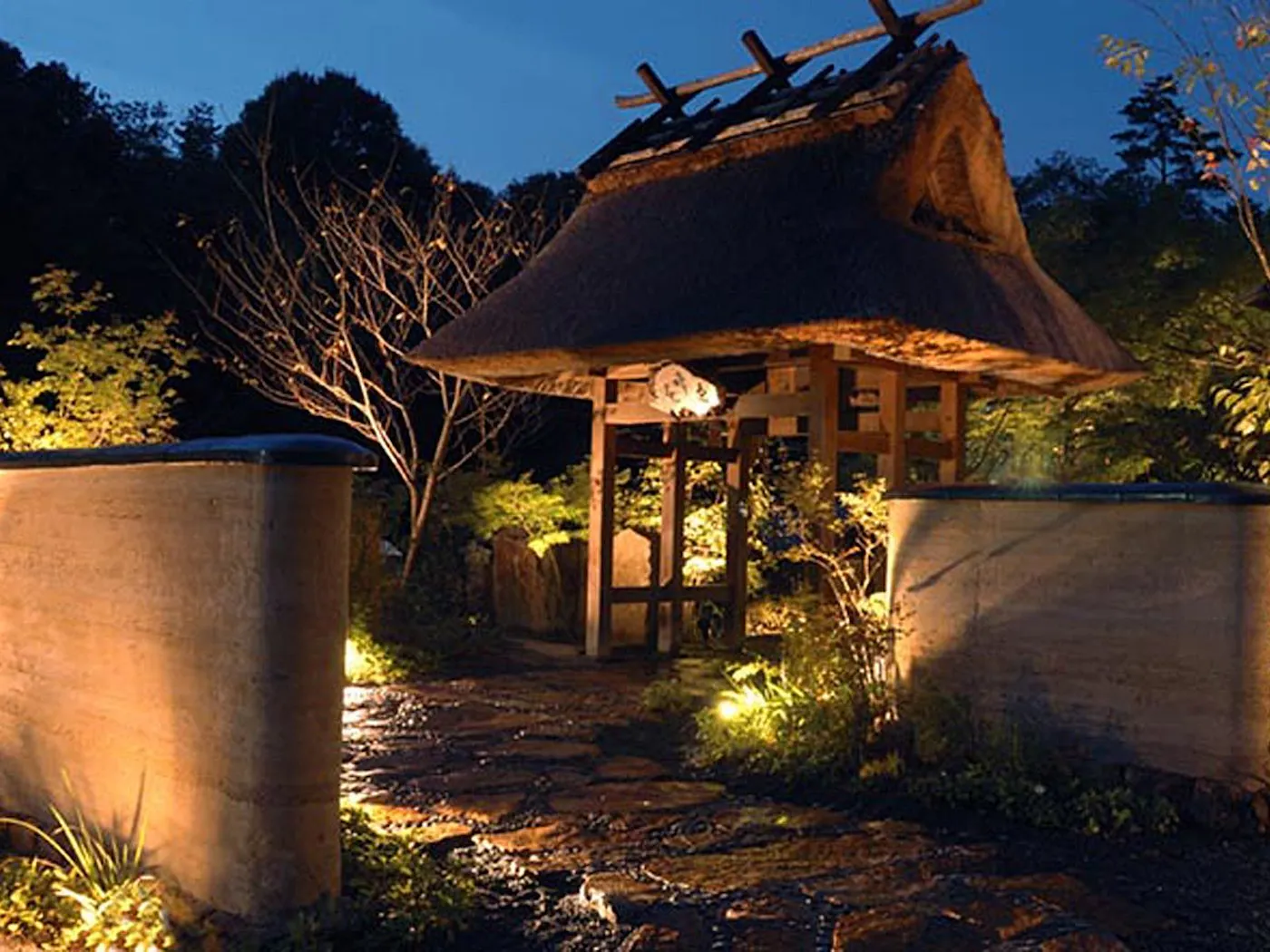 京都 湯の花温泉 すみや亀峰菴:夜の門