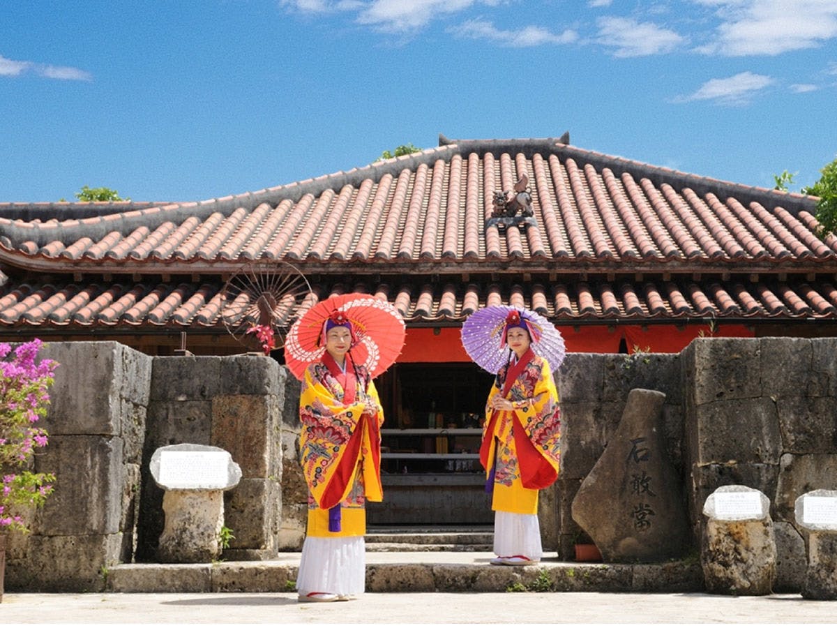 Taman hiburan bertema pengalaman "Okinawa World"