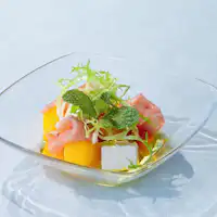 Ruang santai tepi kolam renang