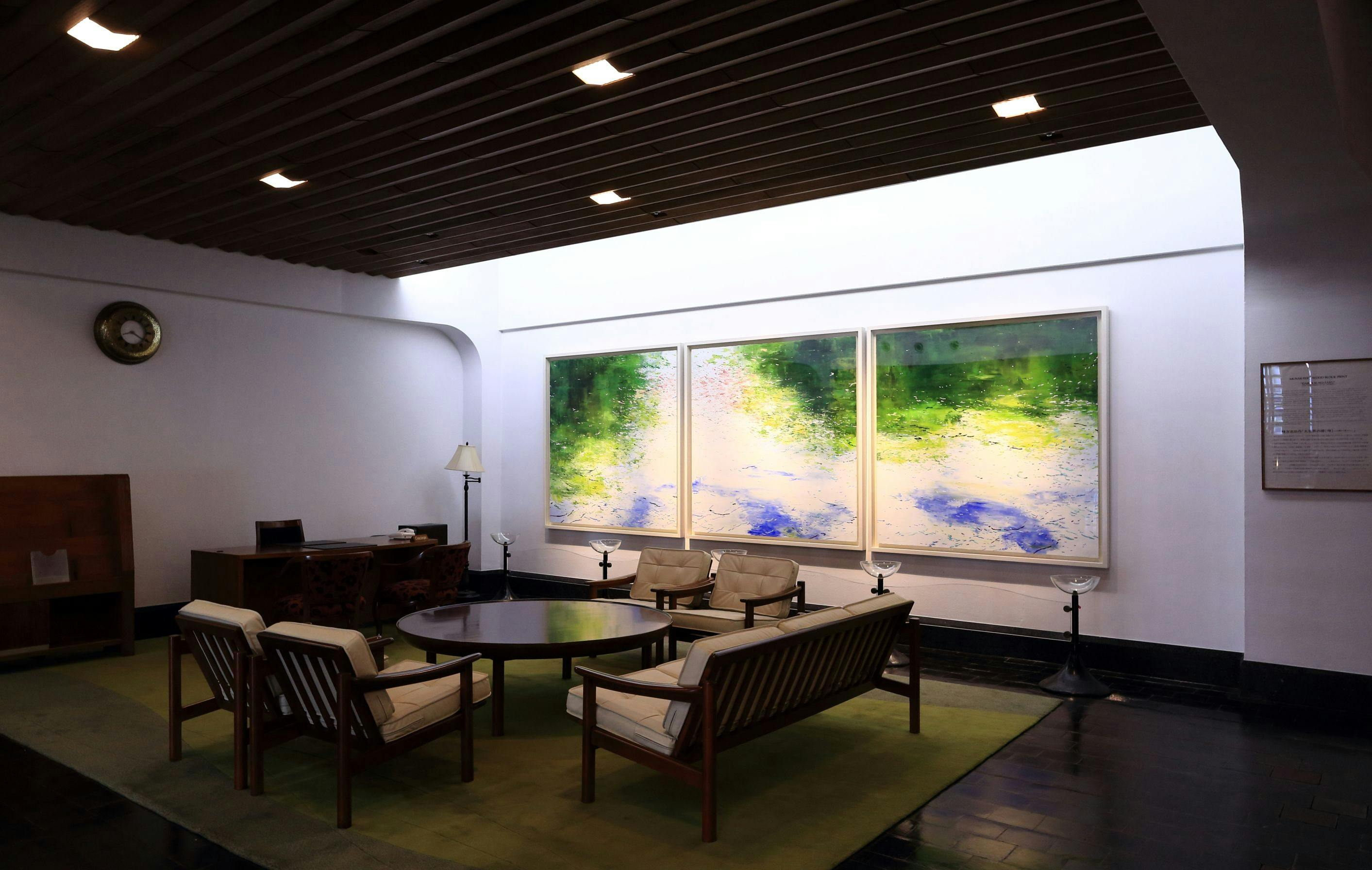 ホテルロビー絵画