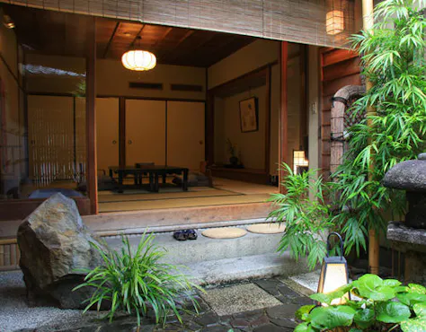 お庭つきの京都らしいお部屋「松園」。