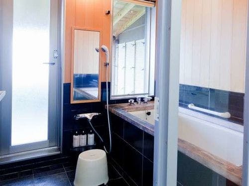 露天風呂付き客室には内風呂も完備