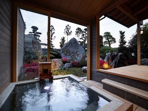 蓬莱（夕暮れ）露天風呂