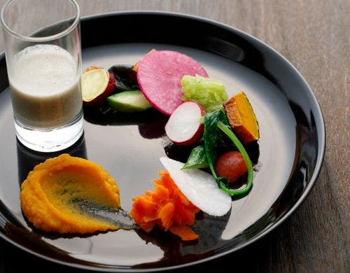 地元野菜いっぱいの前菜