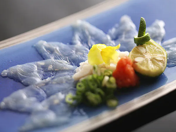 【ふぐ尽し】旨みと食感を愉しむ淡路島3年とらふぐづくし