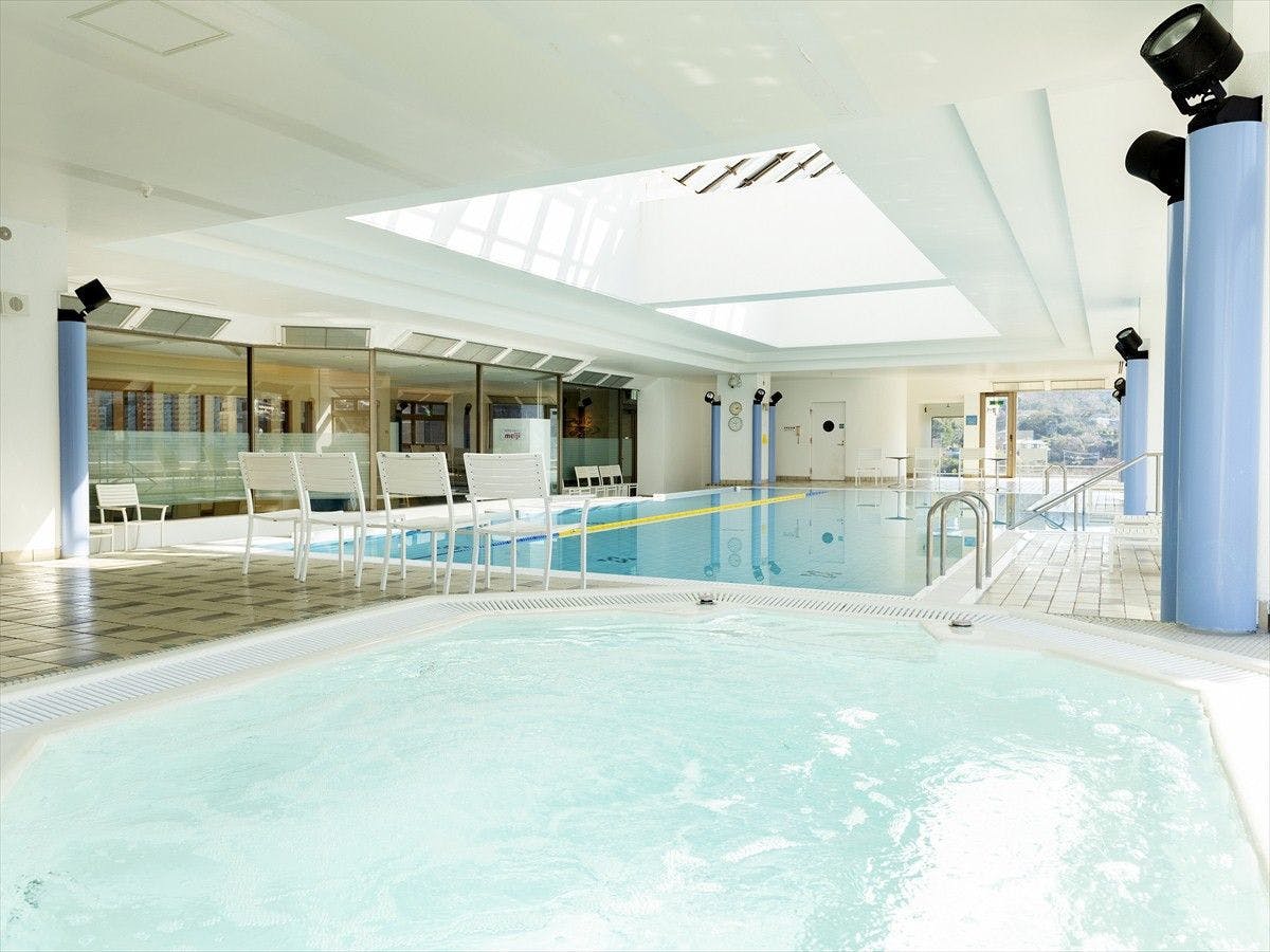 【ภายในโรงแรม】จากุซซี่และสระว่ายน้ำ