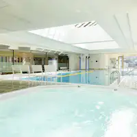 【ภายในโรงแรม】จากุซซี่และสระว่ายน้ำ