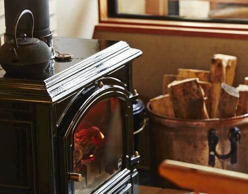 ー館内ー暖炉で温もる