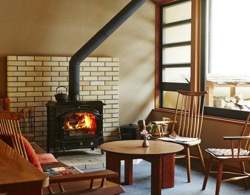 ー館内ー暖炉で温もる