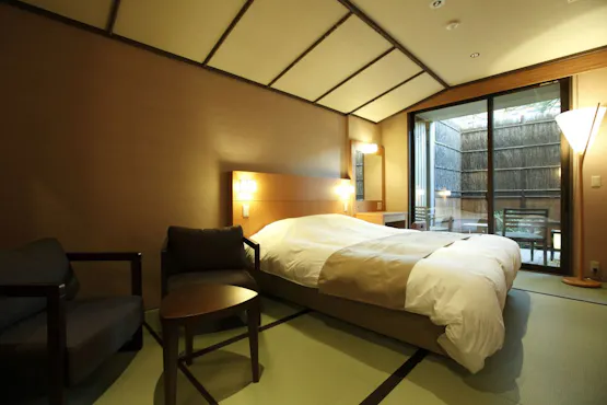 ห้องพักเตียงคู่พร้อมน้ำพุร้อนกลางแจ้ง (สำหรับ 2 ท่าน)