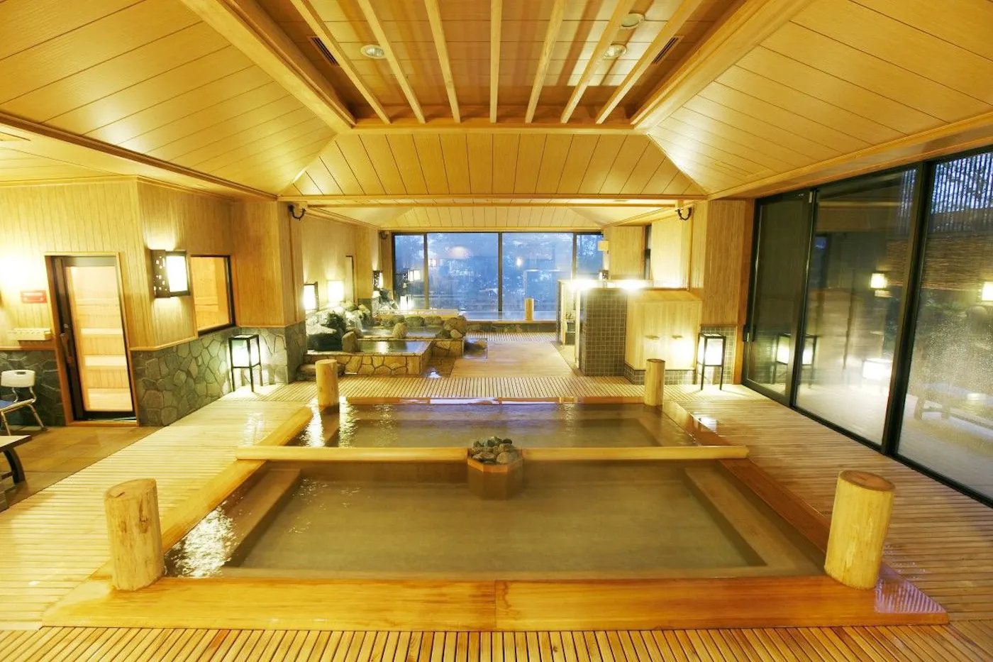 湯宿 季の庭：大浴場