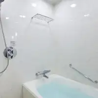 附有洗滌區的浴室