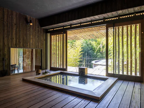 ห้องพัก HIBIKI พร้อมอ่างอาบน้ำกลางแจ้ง